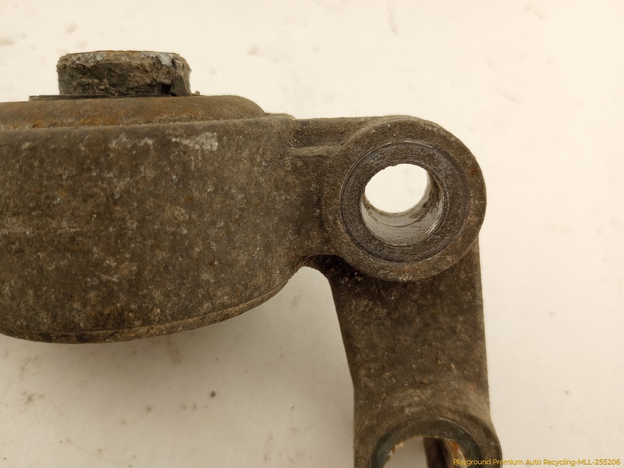 Saab 903 Pair Of Rear Strut Mounts