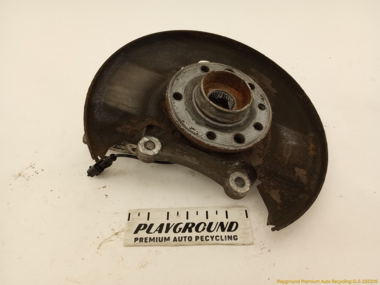 Saab 903 Driver Left Front Spindle Knuckle Hub