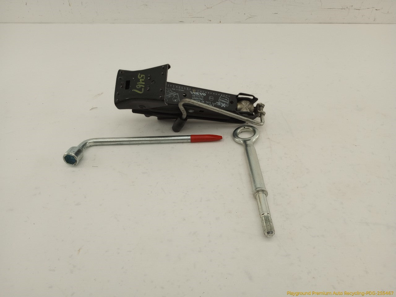 Volvo XC70 Vehicle Jack & Tools - 0