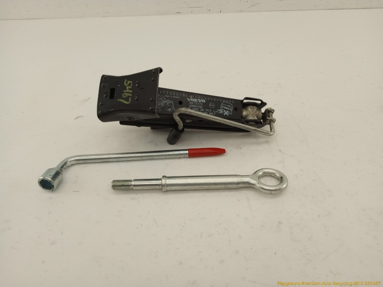 Volvo XC70 Vehicle Jack & Tools