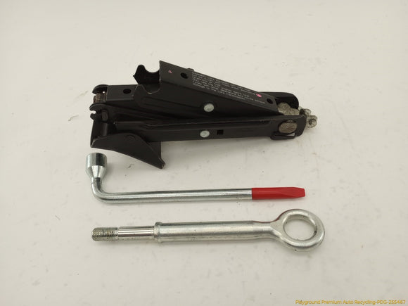 Volvo XC70 Vehicle Jack & Tools