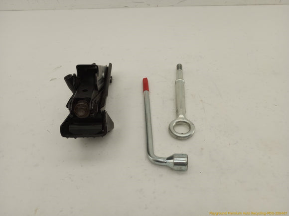 Volvo XC70 Vehicle Jack & Tools