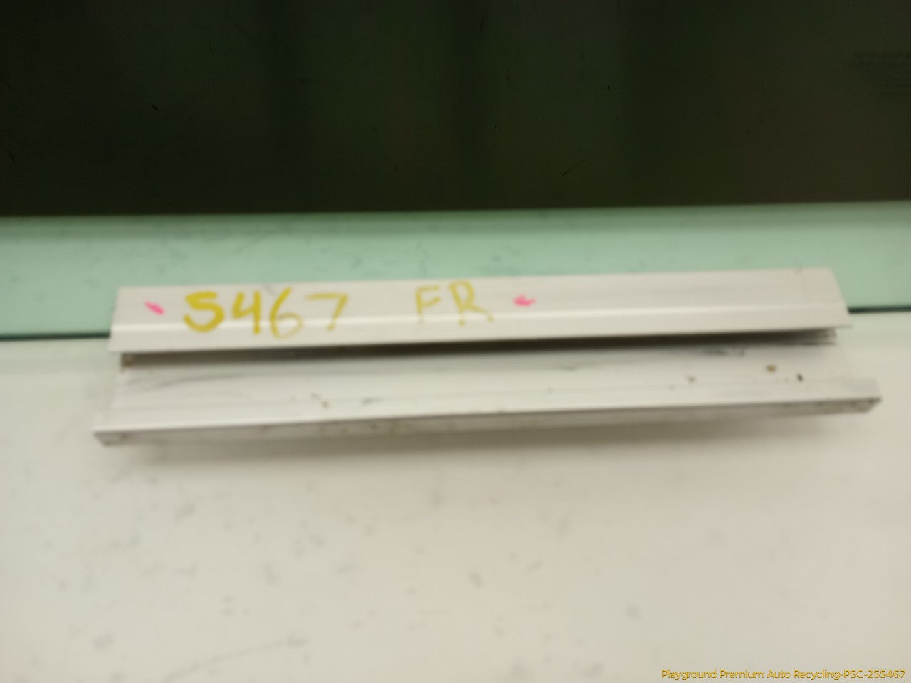 Volvo XC70 Passenger Right Front Door Window Glass
