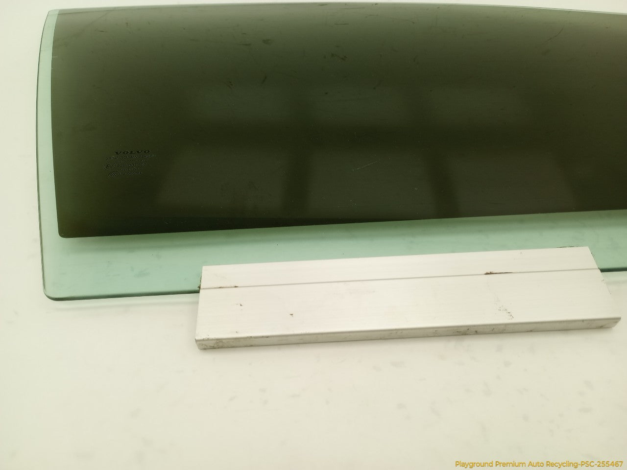 Volvo XC70 Passenger Right Front Door Window Glass