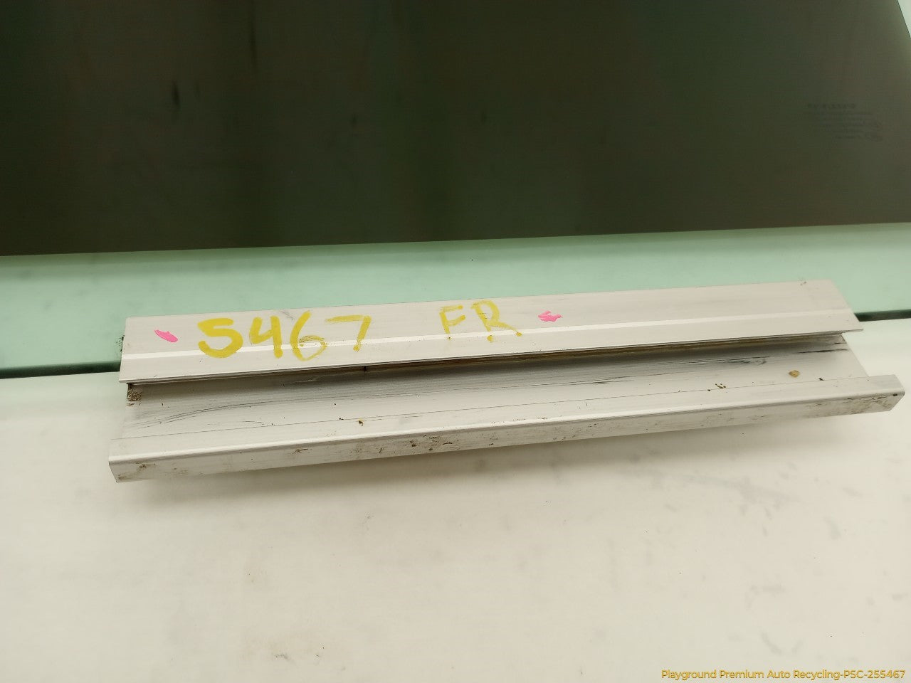 Volvo XC70 Passenger Right Front Door Window Glass