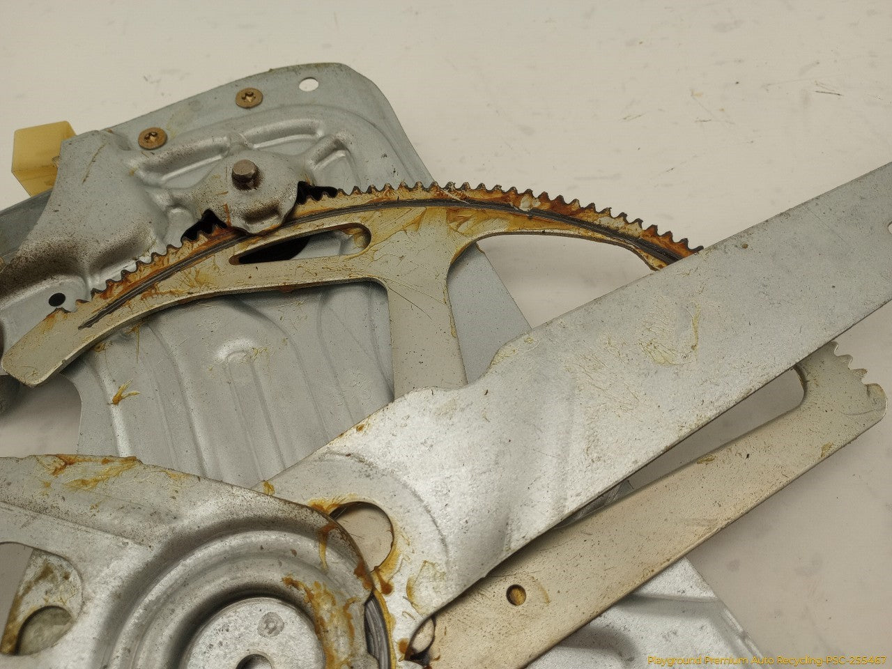 Volvo XC70 Driver Left Front Door Window Regulator