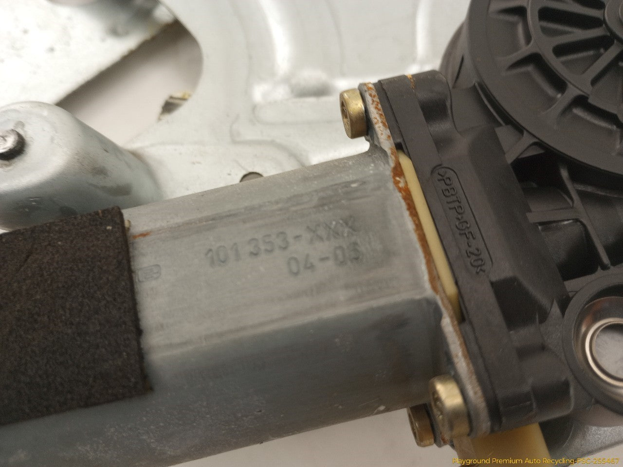 Volvo XC70 Driver Left Front Door Window Regulator