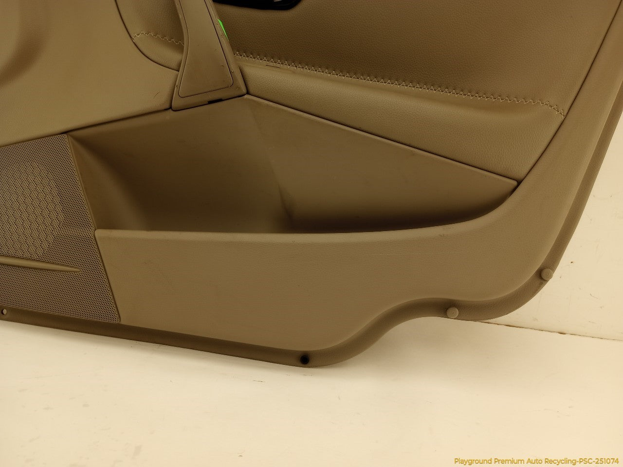 Volvo XC70 Passenger Right Front Door Trim