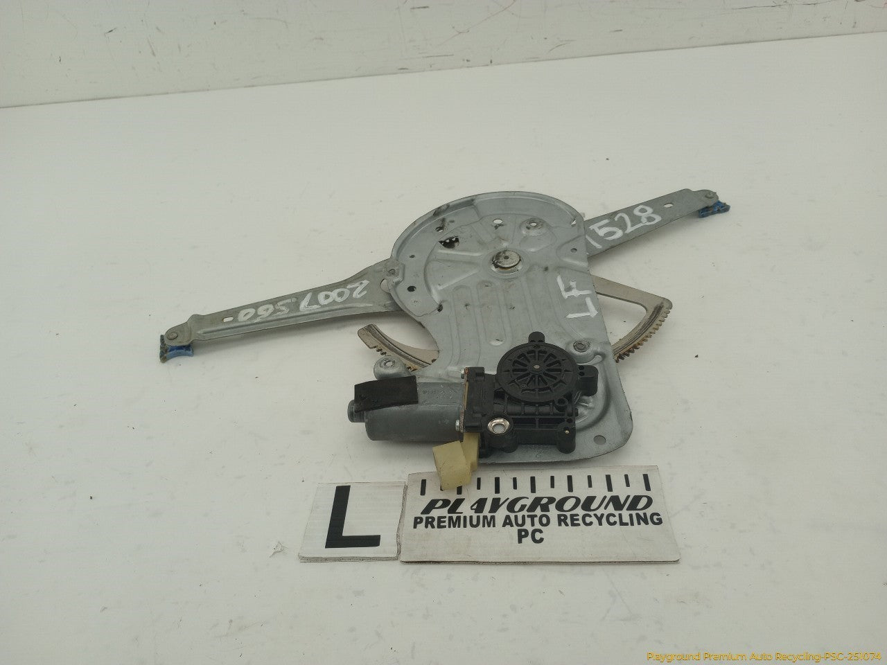 Volvo XC70 Driver Left Front Door Window Regulator