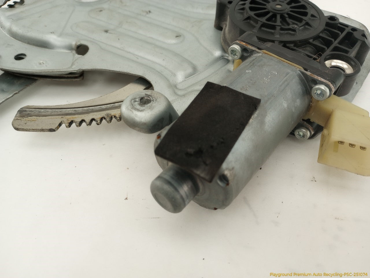 Volvo XC70 Driver Left Front Door Window Regulator