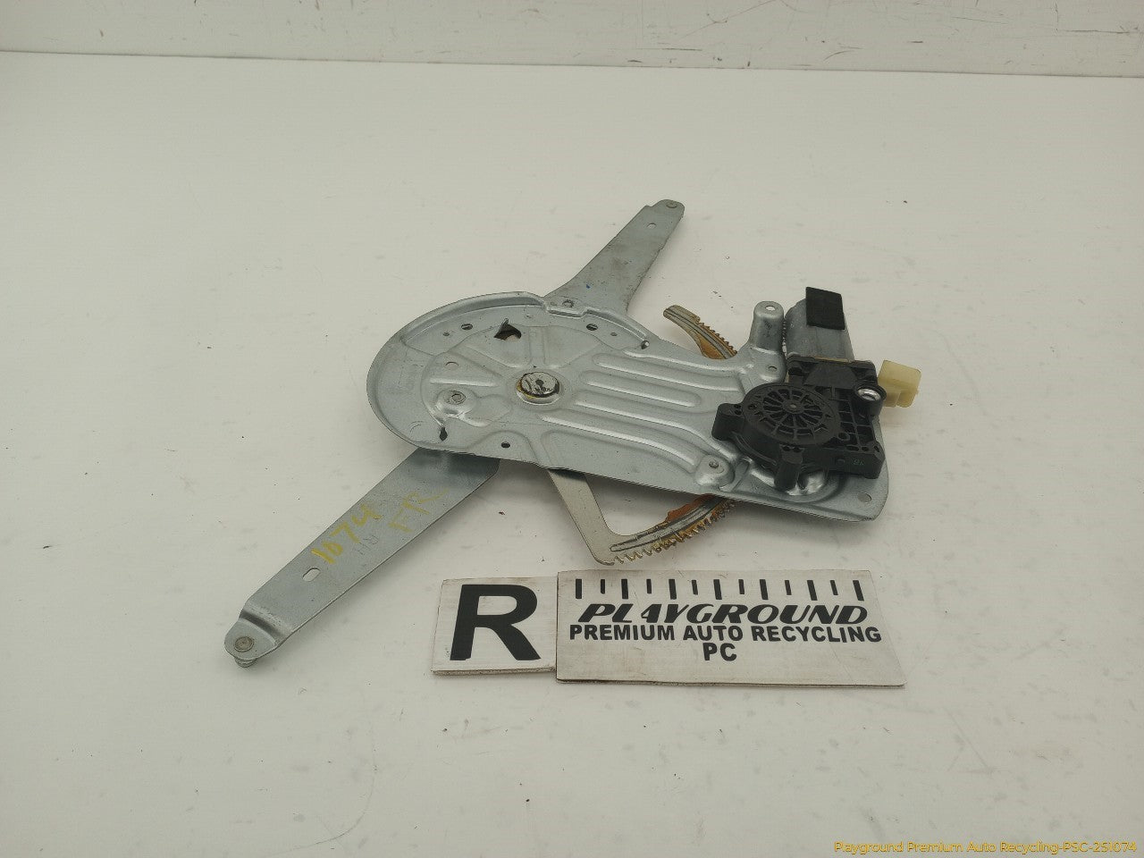 Volvo XC70 Passenger Right Front Door Window Regulator