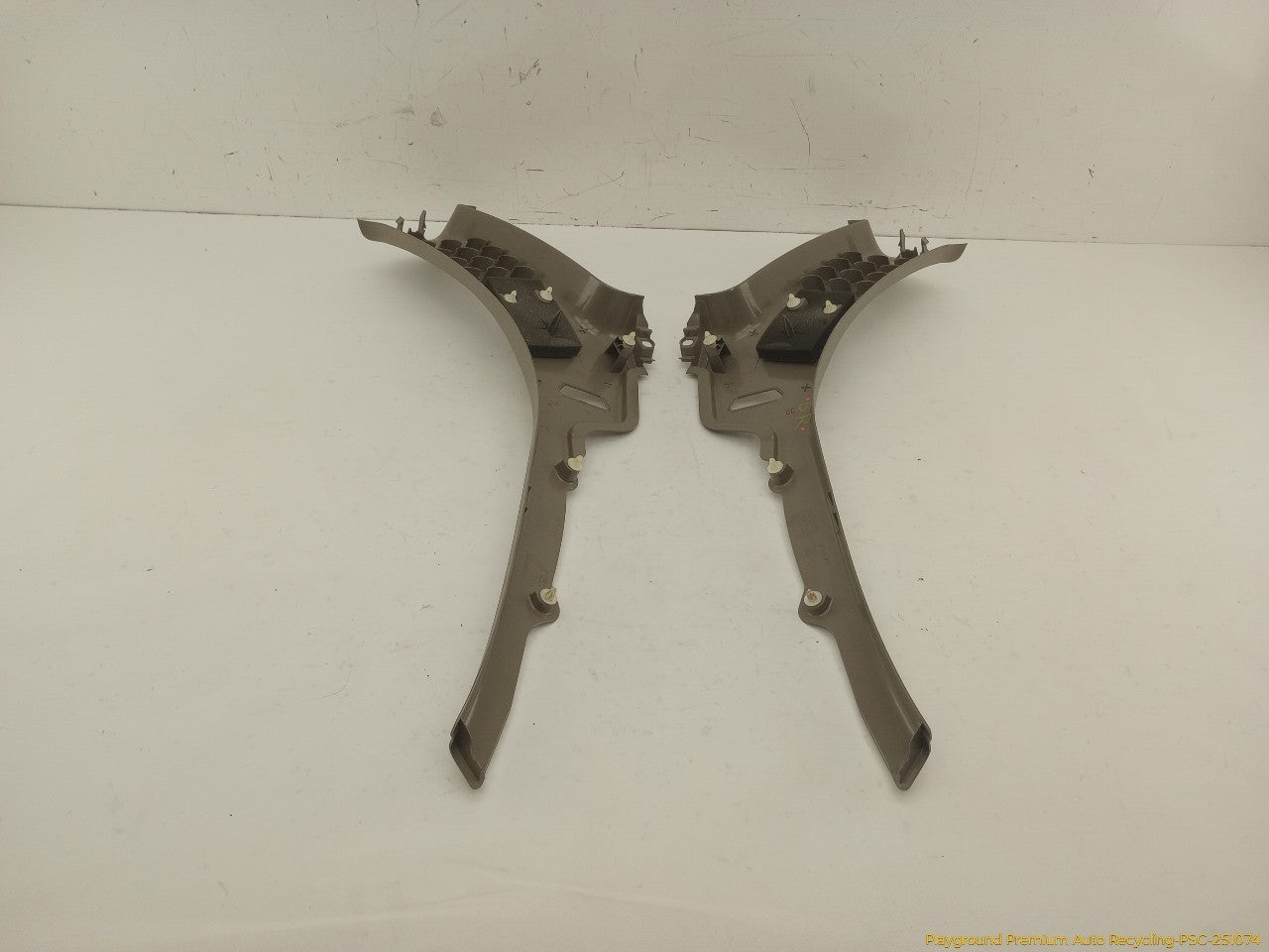Volvo XC70 Pair Of C Pillar Trim - 0