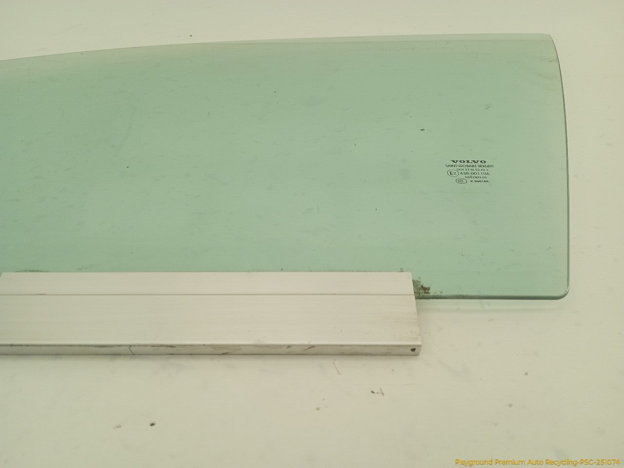 Volvo XC70 Driver Left Front Door Window Glass