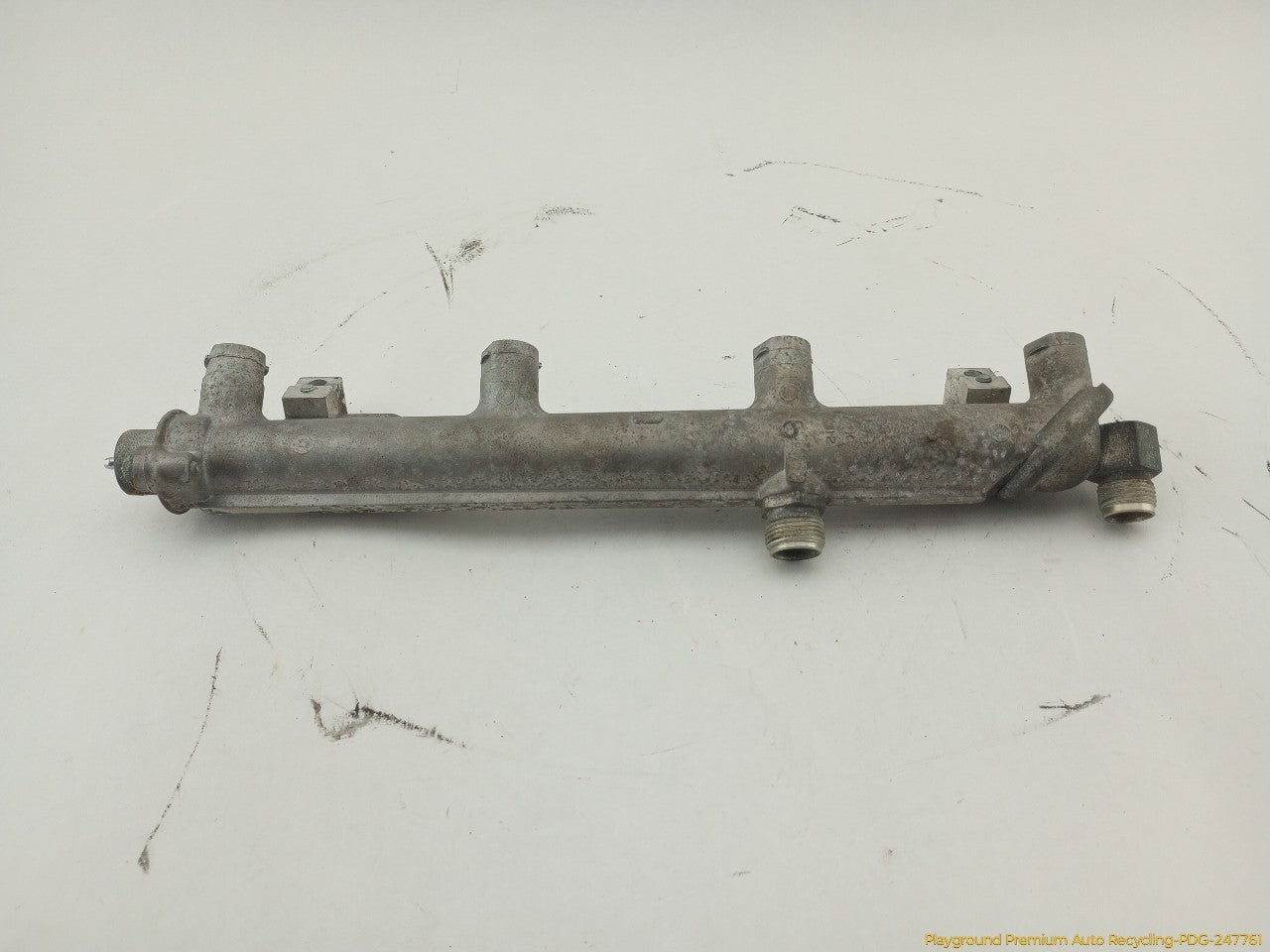 Saab 903 Fuel Injector Rail - 0
