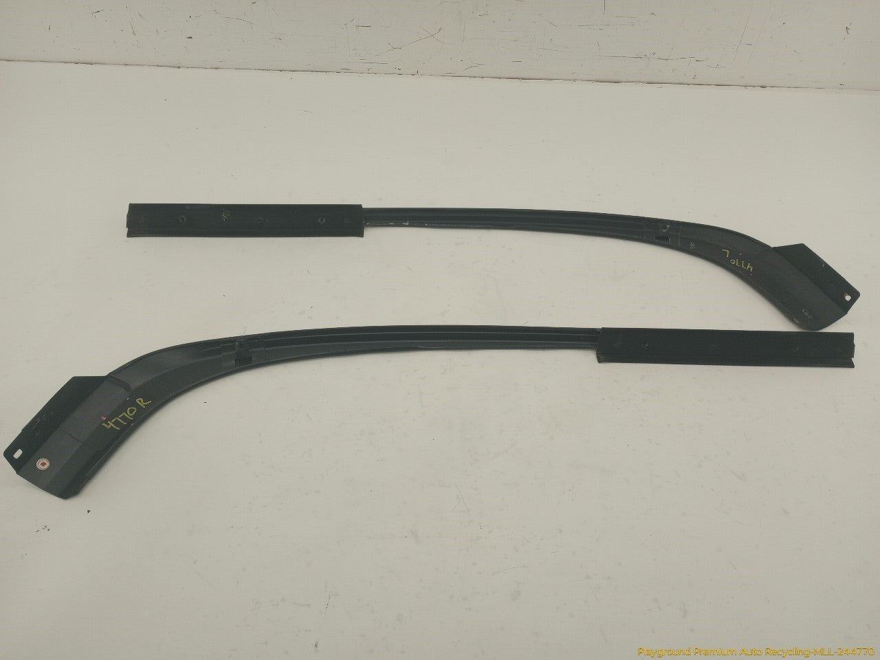 Ford Mustang Pair Of Exterior Quarter Side Trim - 0