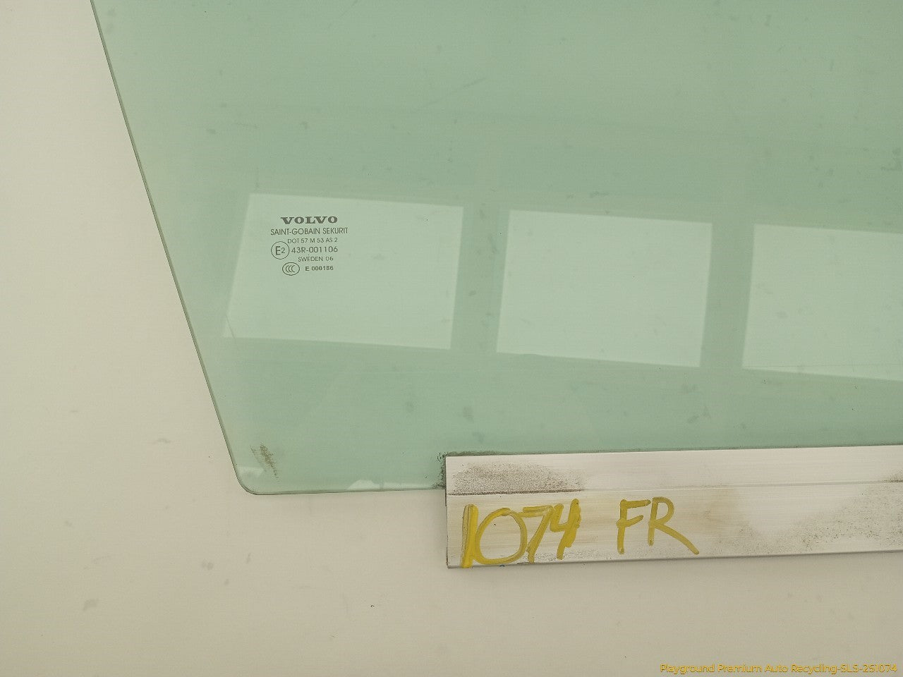 Volvo XC70 Passenger Right Front Door Window Glass - 0