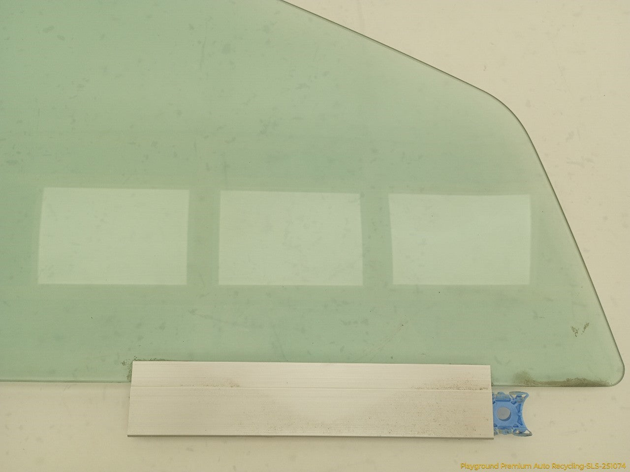 Volvo XC70 Passenger Right Front Door Window Glass