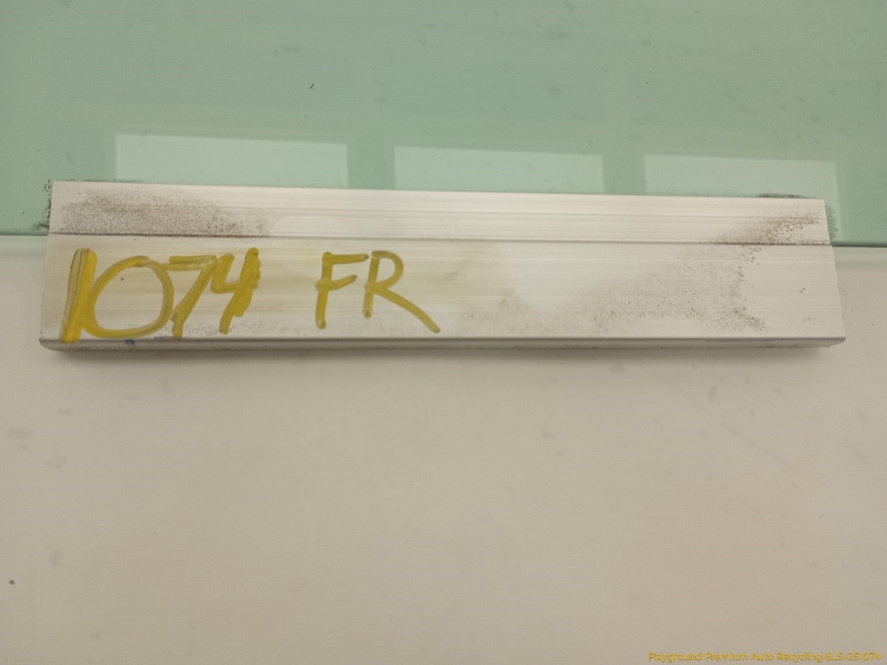 Volvo XC70 Passenger Right Front Door Window Glass