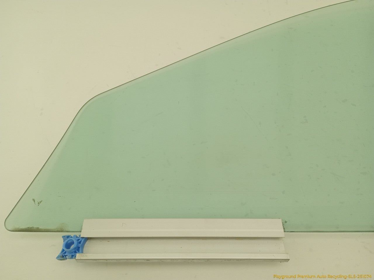 Volvo XC70 Passenger Right Front Door Window Glass