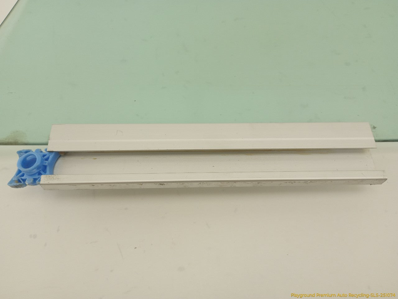 Volvo XC70 Passenger Right Front Door Window Glass
