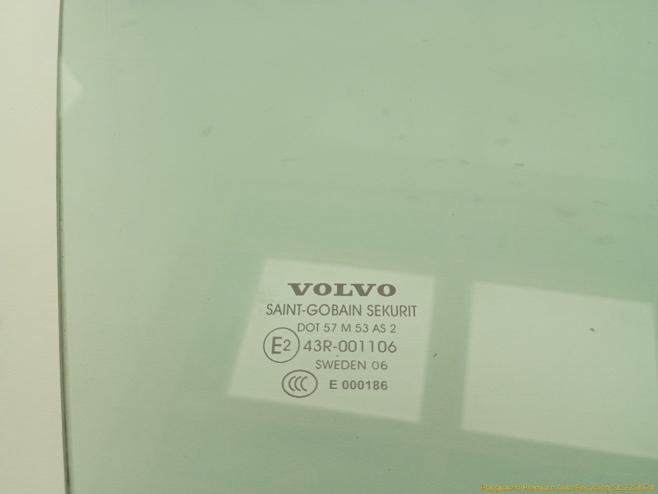 Volvo XC70 Passenger Right Front Door Window Glass