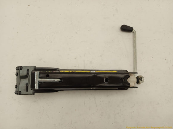Volkswagen CC Vehicle Jack & Tools