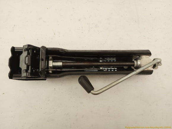 Volkswagen CC Vehicle Jack & Tools