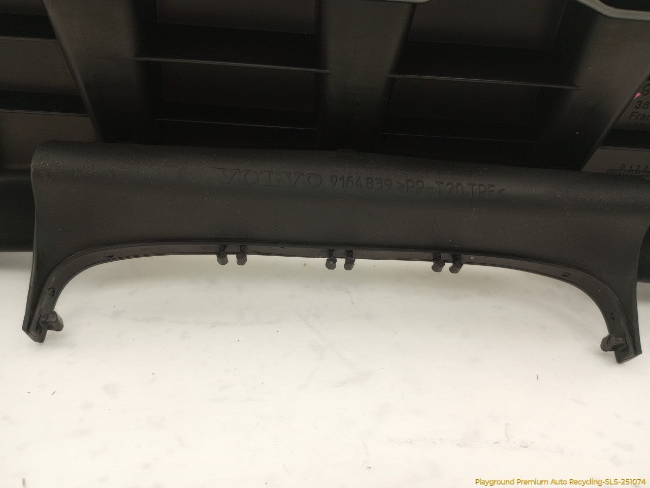 Volvo XC70 Instrument Cluster Bezel Trim