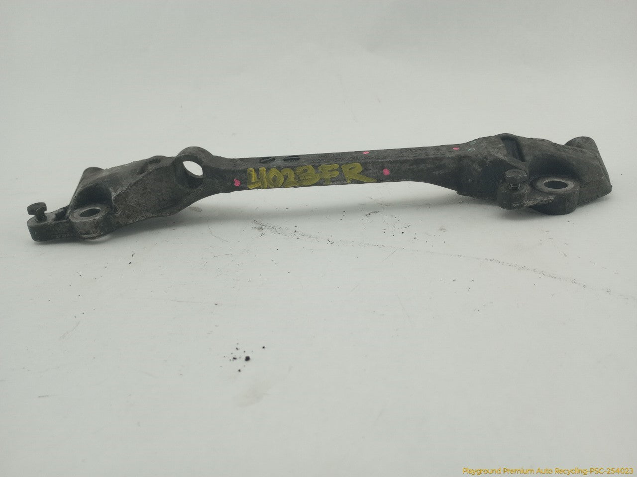 Mini Clubman Passenger Right Front Engine Plate Bracket Mount
