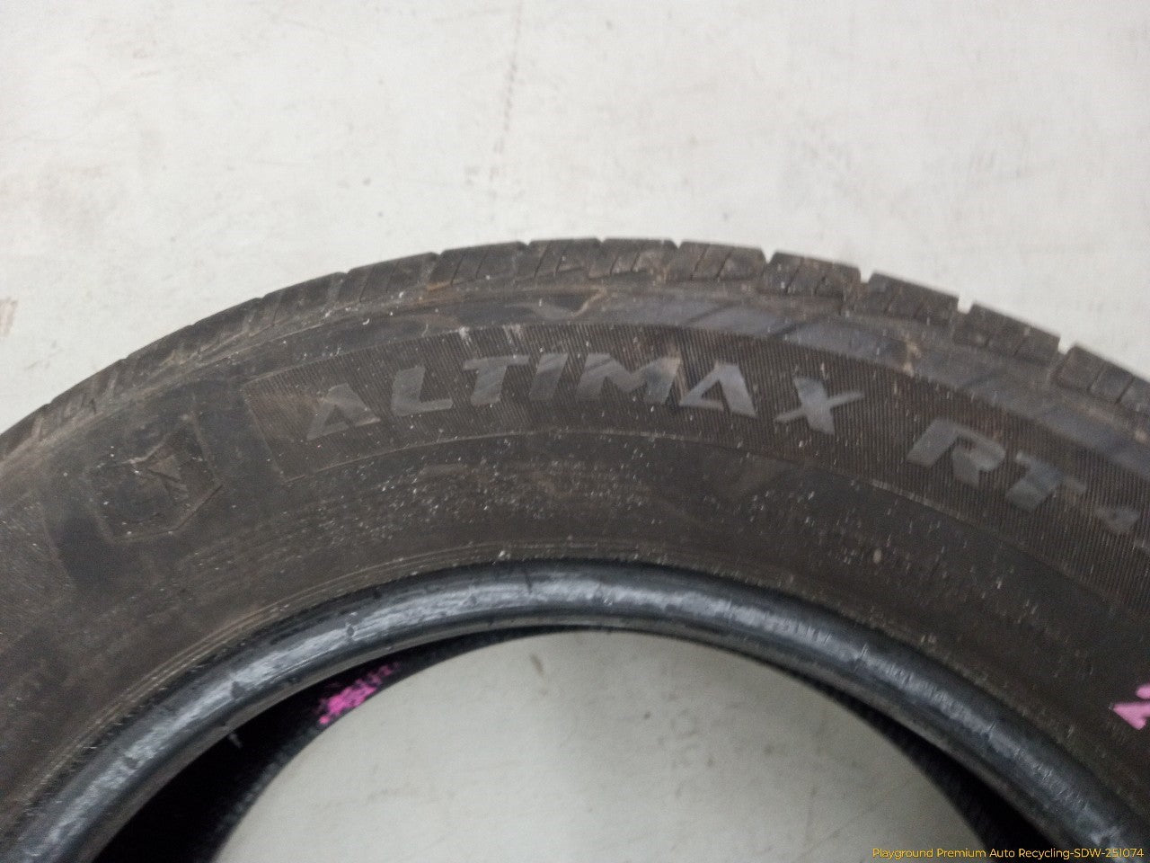 Volvo XC70 Pair Of Rear General Altimax RT Tires