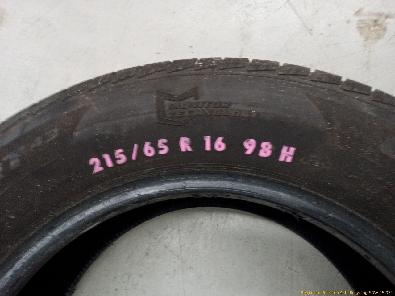 Volvo XC70 Pair Of Rear General Altimax RT Tires