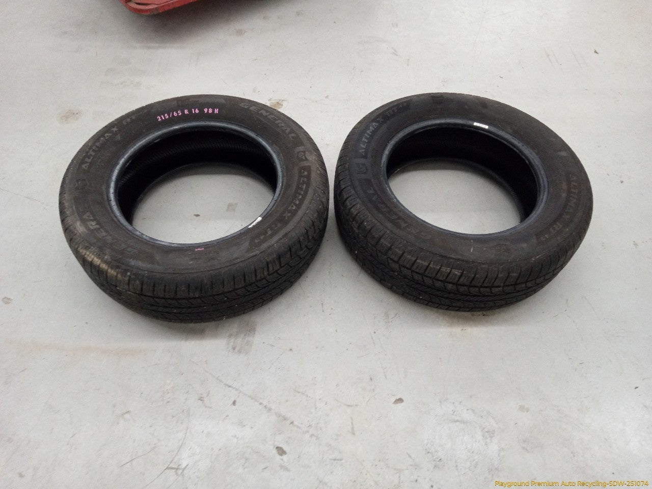 Volvo XC70 Pair Of Rear General Altimax RT Tires