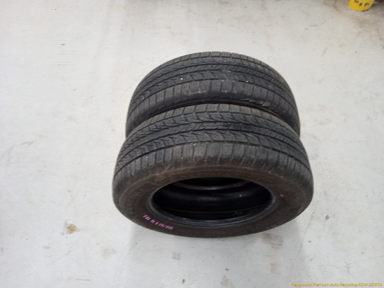 Volvo XC70 Pair Of Rear General Altimax RT Tires