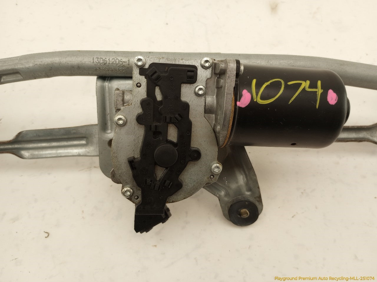 Volvo XC70 Windshield Wiper Transmission & Motor