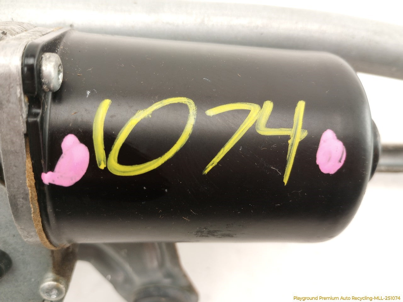 Volvo XC70 Windshield Wiper Transmission & Motor