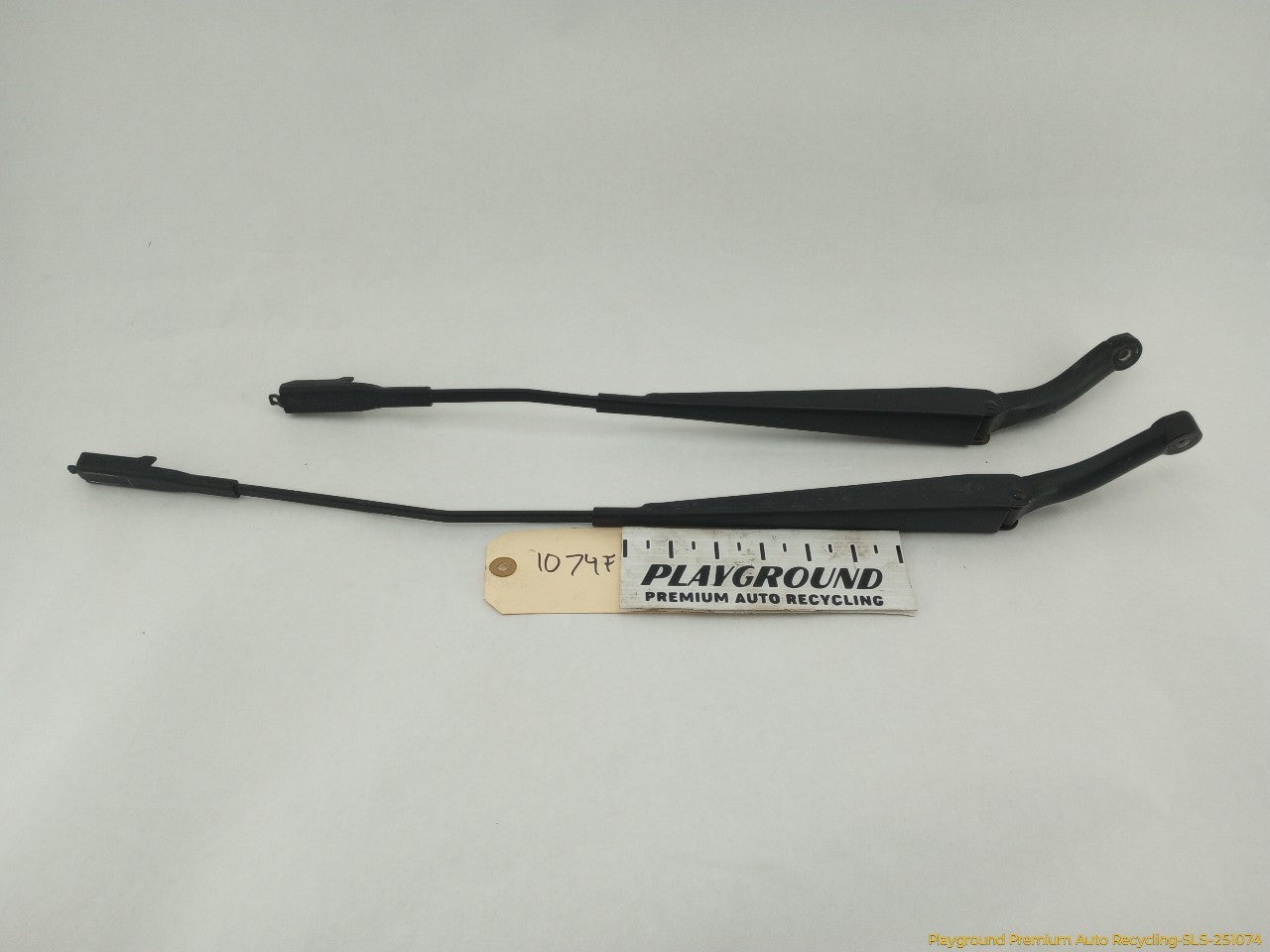 Volvo XC70 Pair Of Windshield Wiper Arms