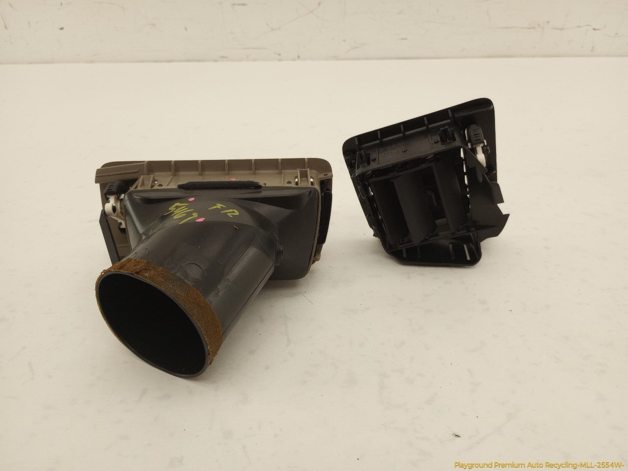 Volvo XC70 Pair Of Dashboard Air Vents - 0
