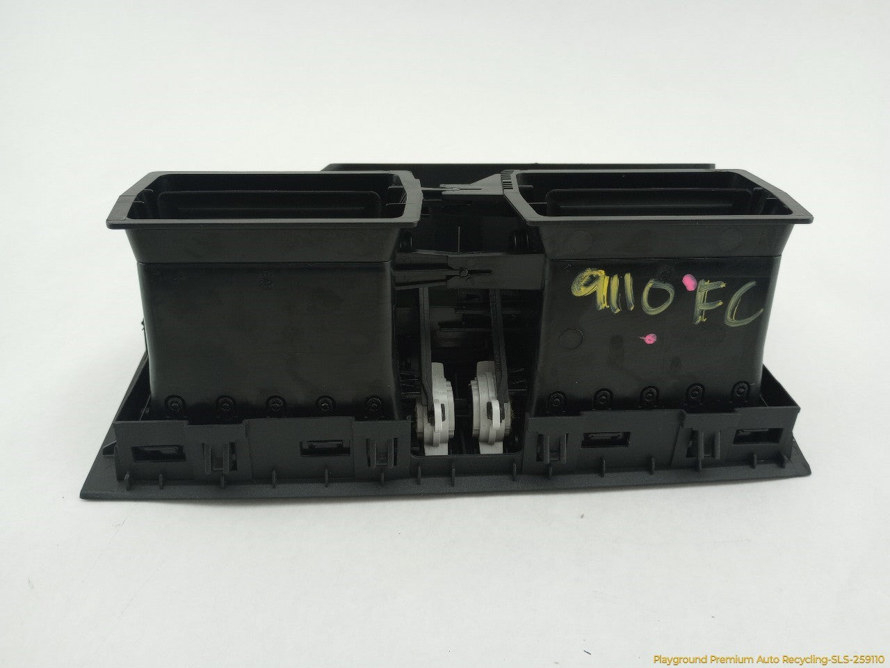Volvo XC60 Pair Of Center Dashboard Air Vents