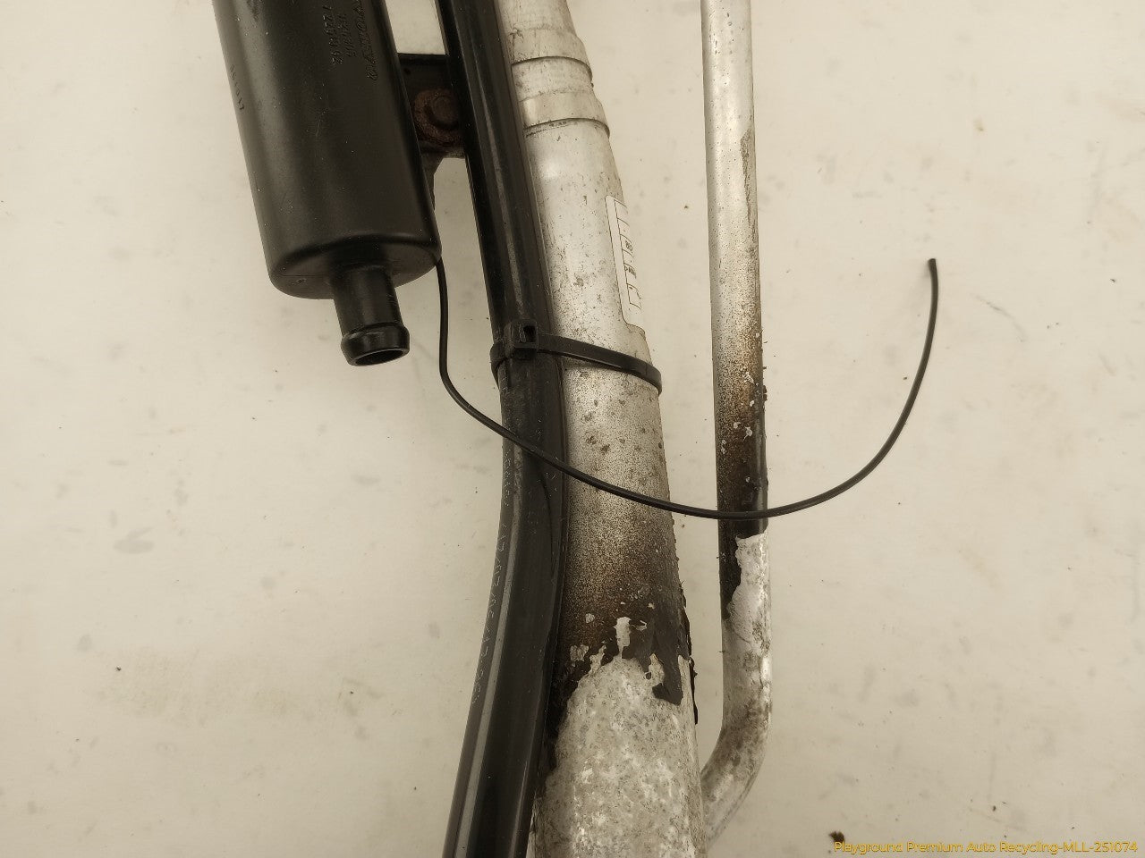 Volvo XC70 Fuel Filler Neck