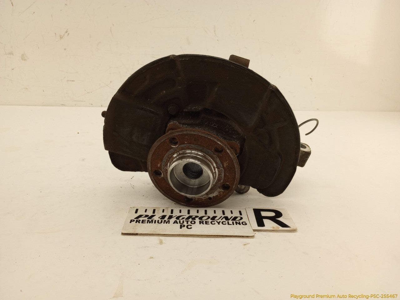 Volvo XC70 Passenger Right Front Spindle Knuckle Hub