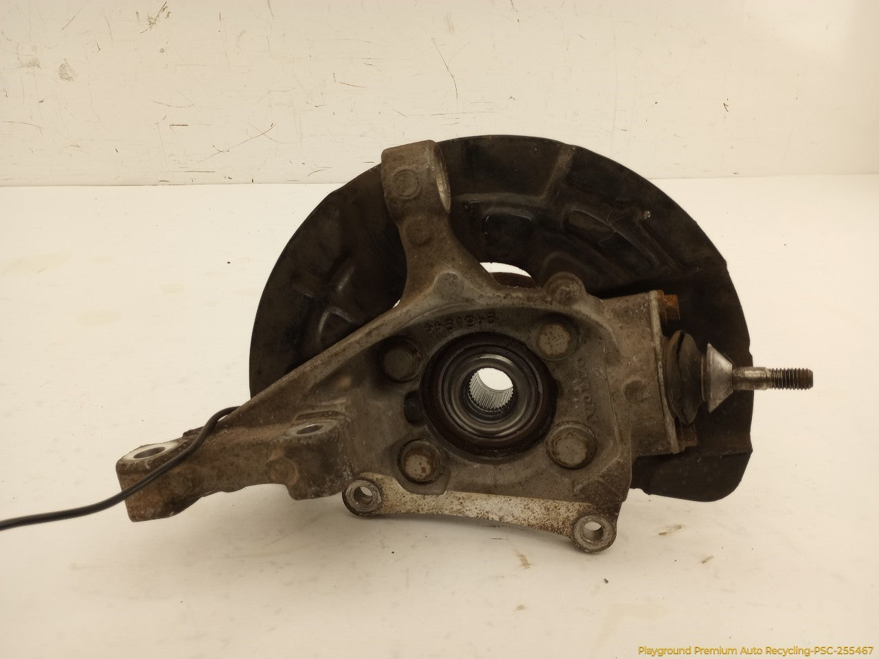 Volvo XC70 Passenger Right Front Spindle Knuckle Hub - 0