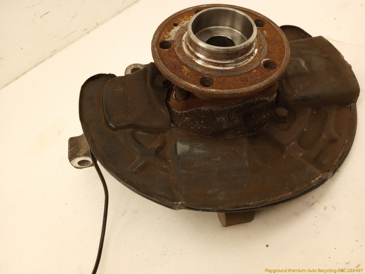 Volvo XC70 Passenger Right Front Spindle Knuckle Hub