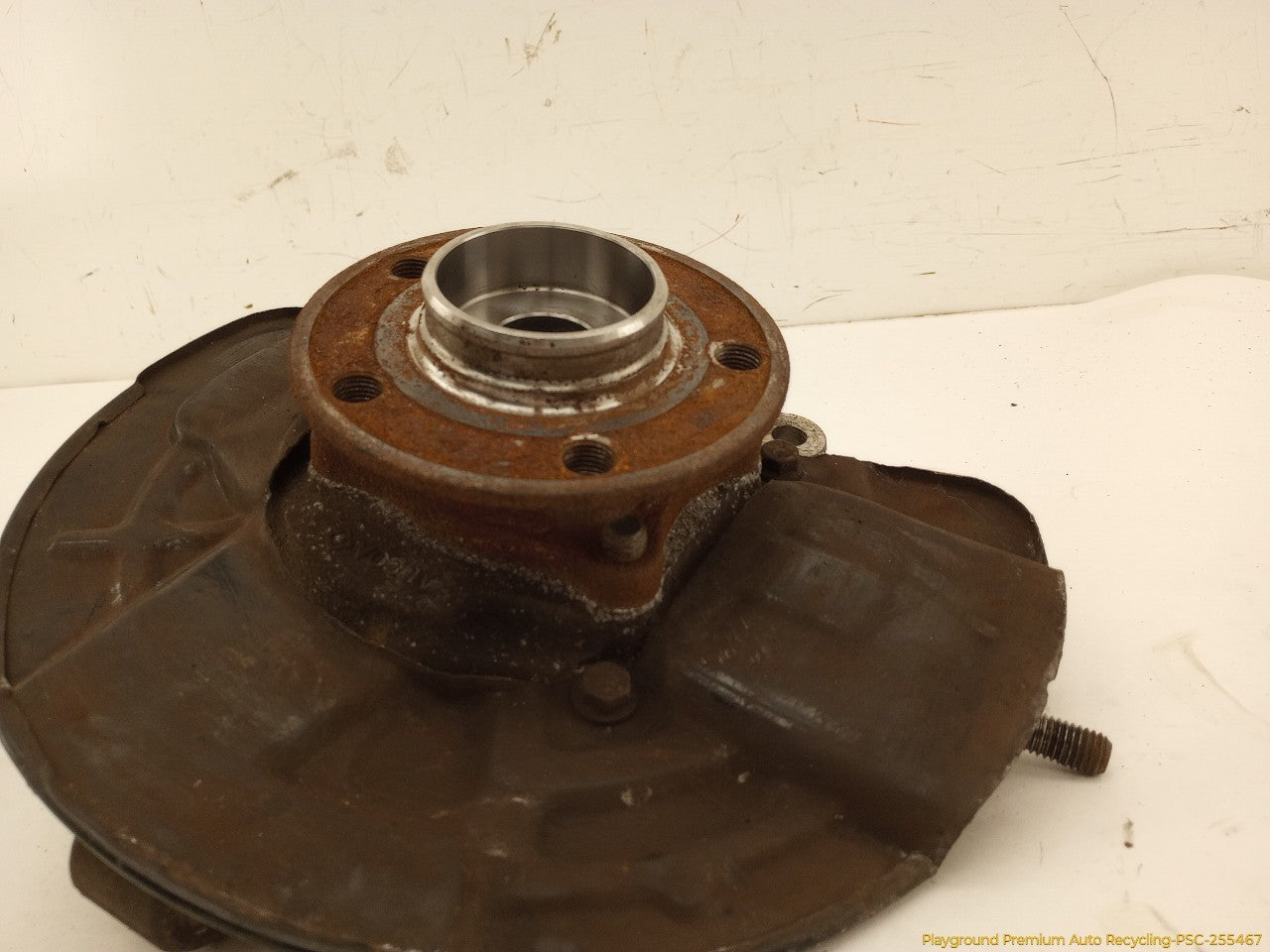 Volvo XC70 Passenger Right Front Spindle Knuckle Hub