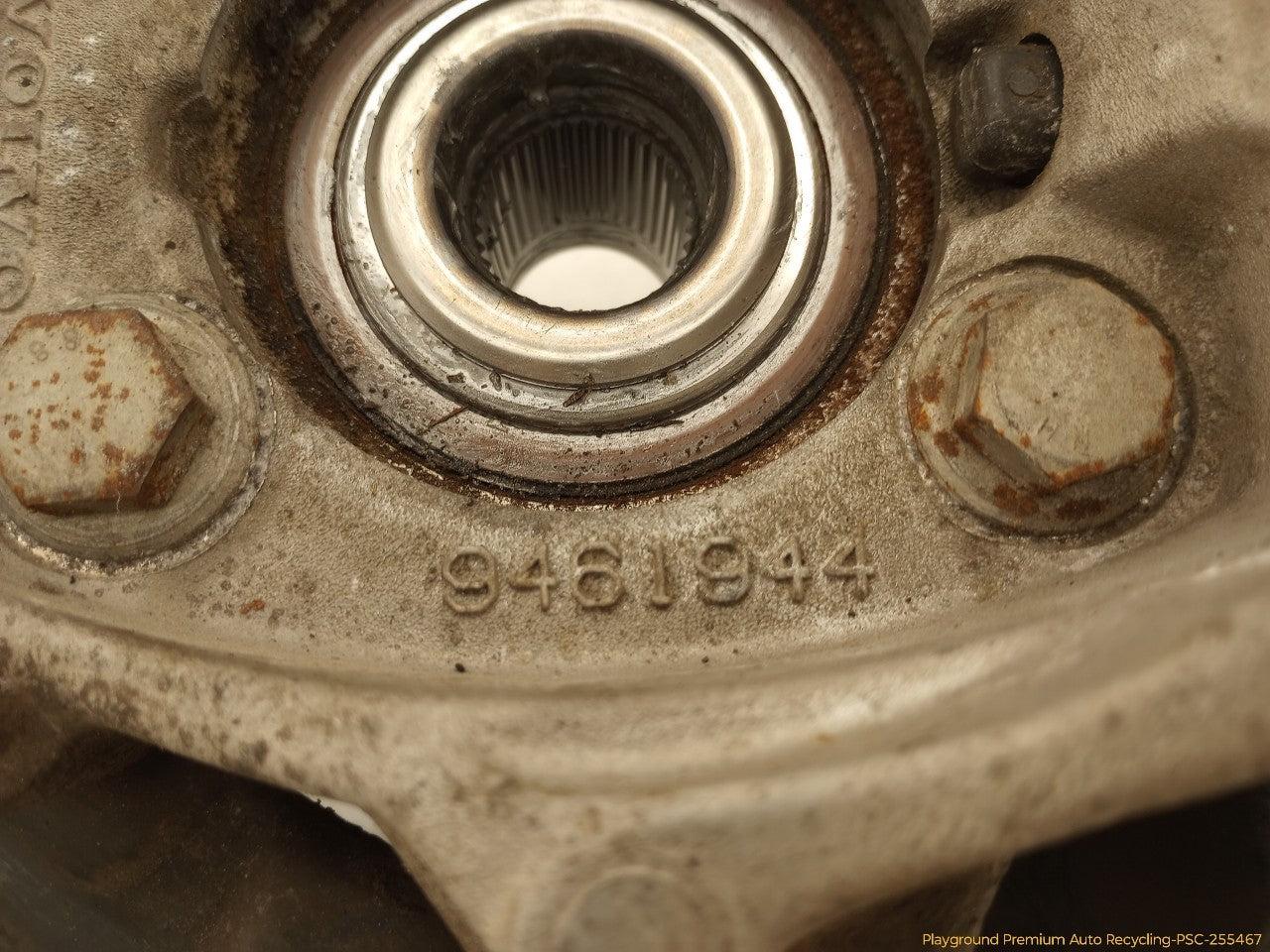 Volvo XC70 Passenger Right Front Spindle Knuckle Hub