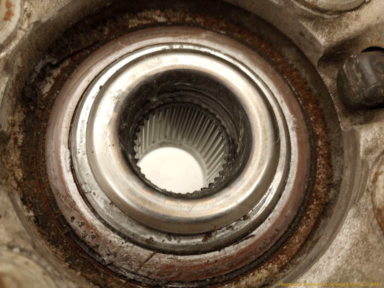 Volvo XC70 Passenger Right Front Spindle Knuckle Hub