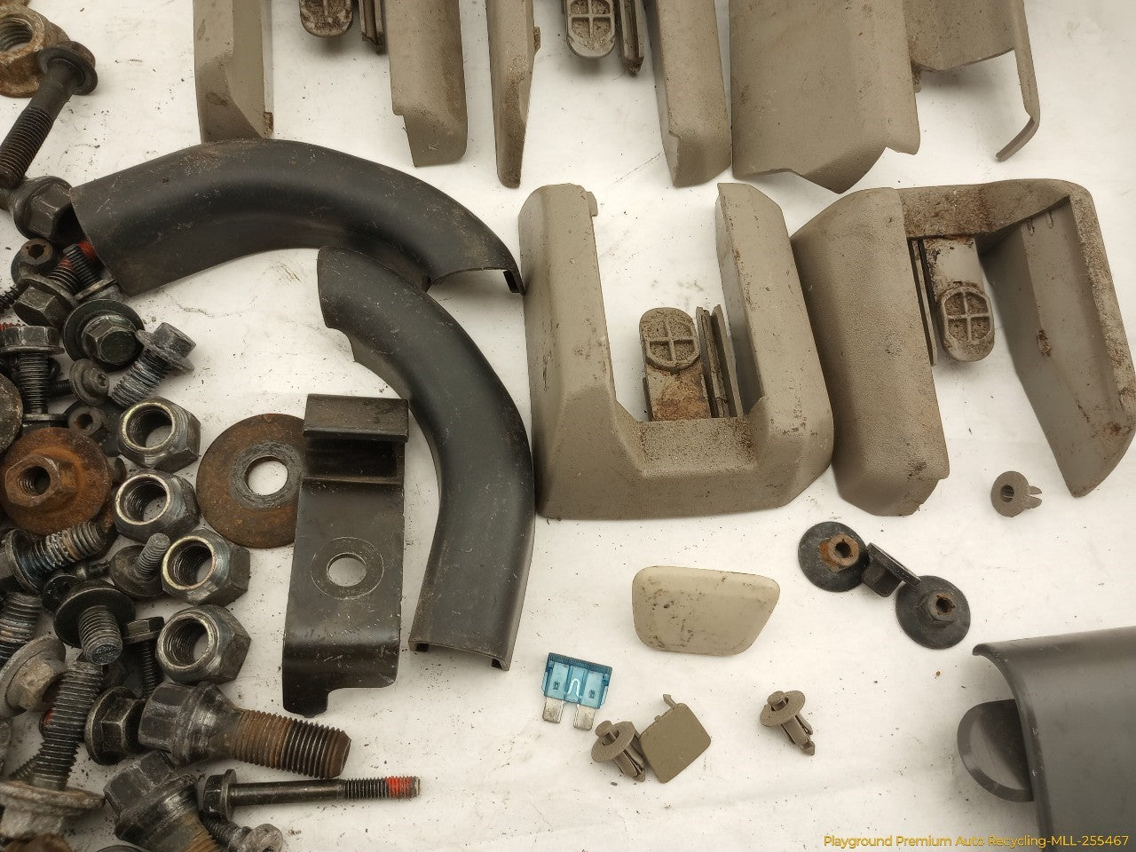 Volvo XC70 Dismantling Hardware Fasteners Bolts & Nuts