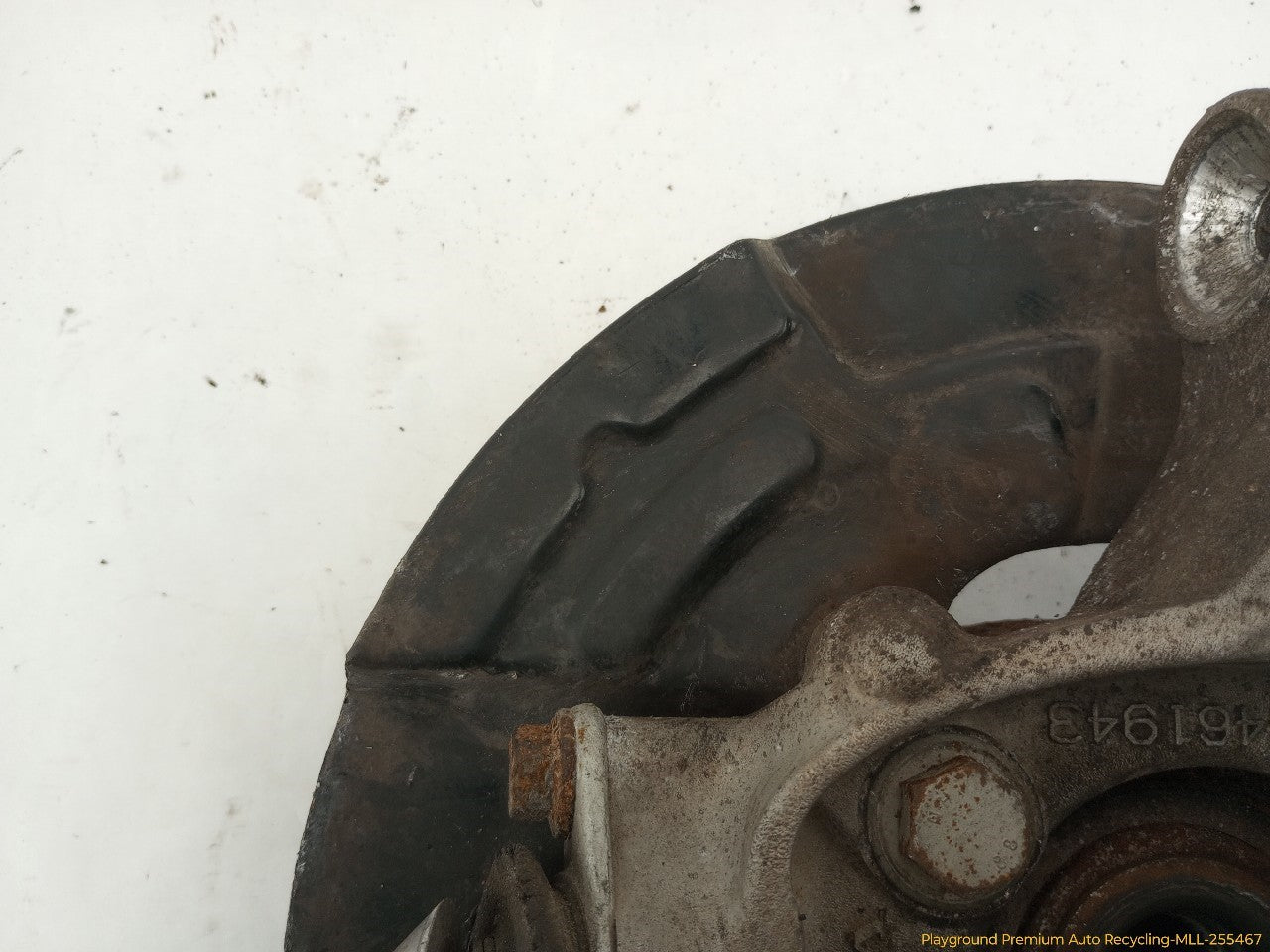 Volvo XC70 Driver Left Front Spindle Knuckle Hub