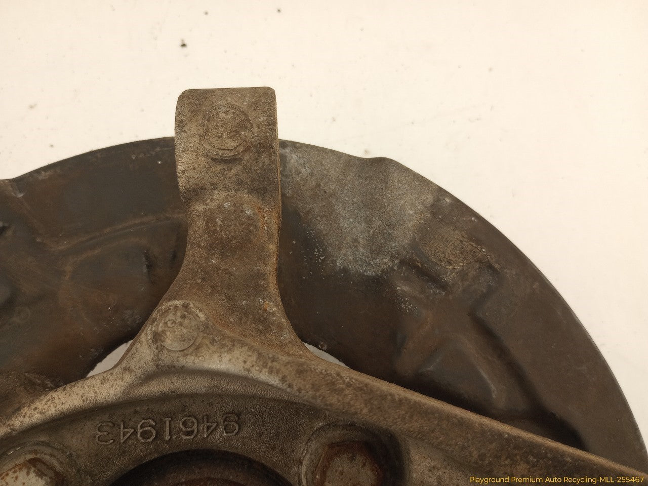 Volvo XC70 Driver Left Front Spindle Knuckle Hub