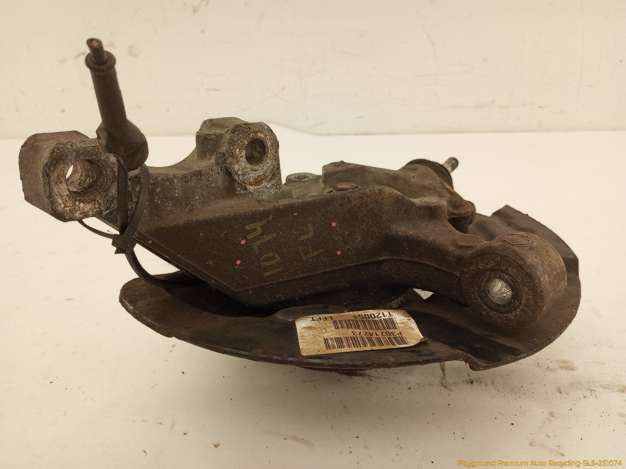 Volvo XC70 Driver Left Front Spindle Knuckle Hub