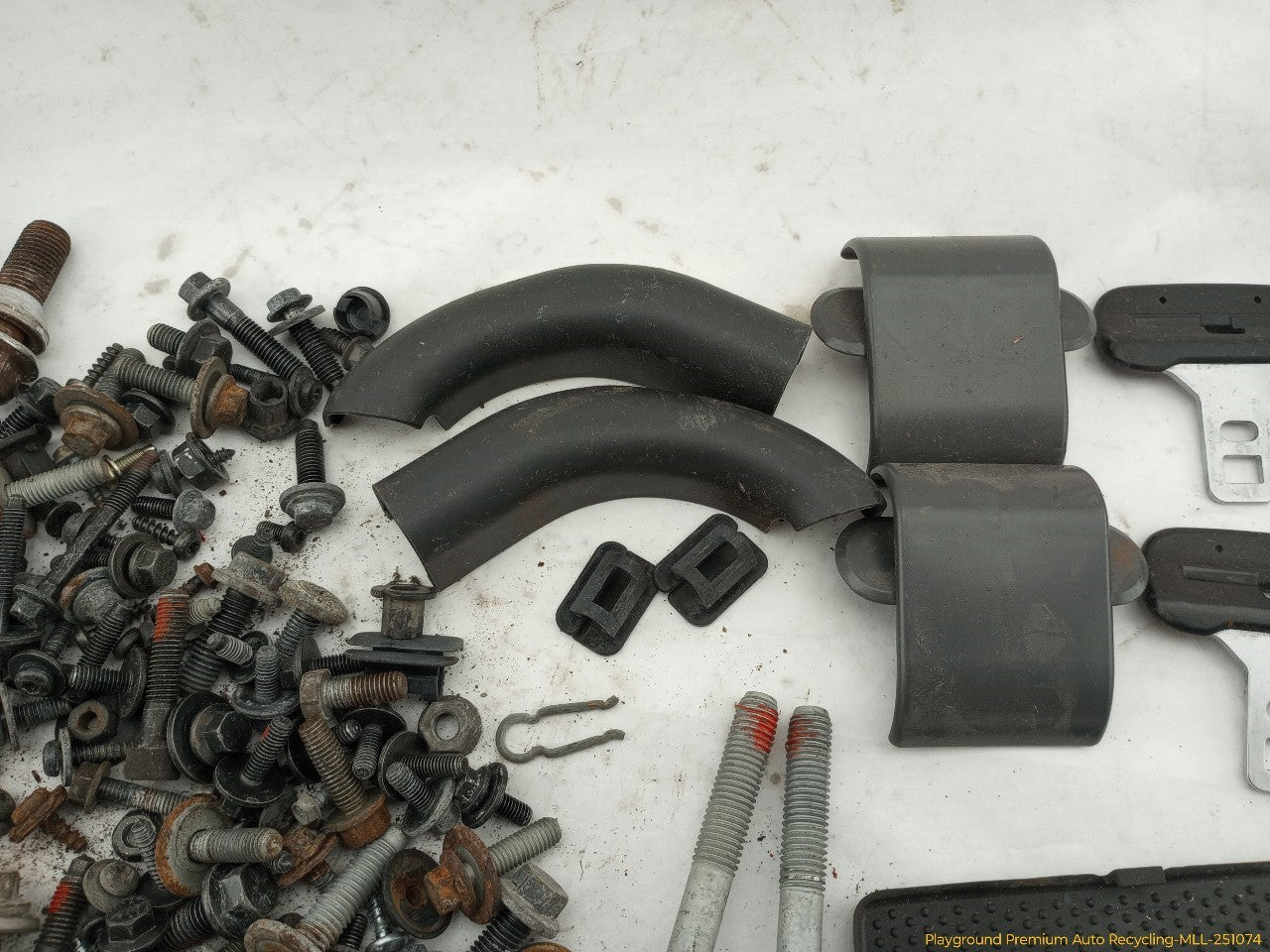 Volvo XC70 Dismantling Hardware Fasteners Bolts & Nuts